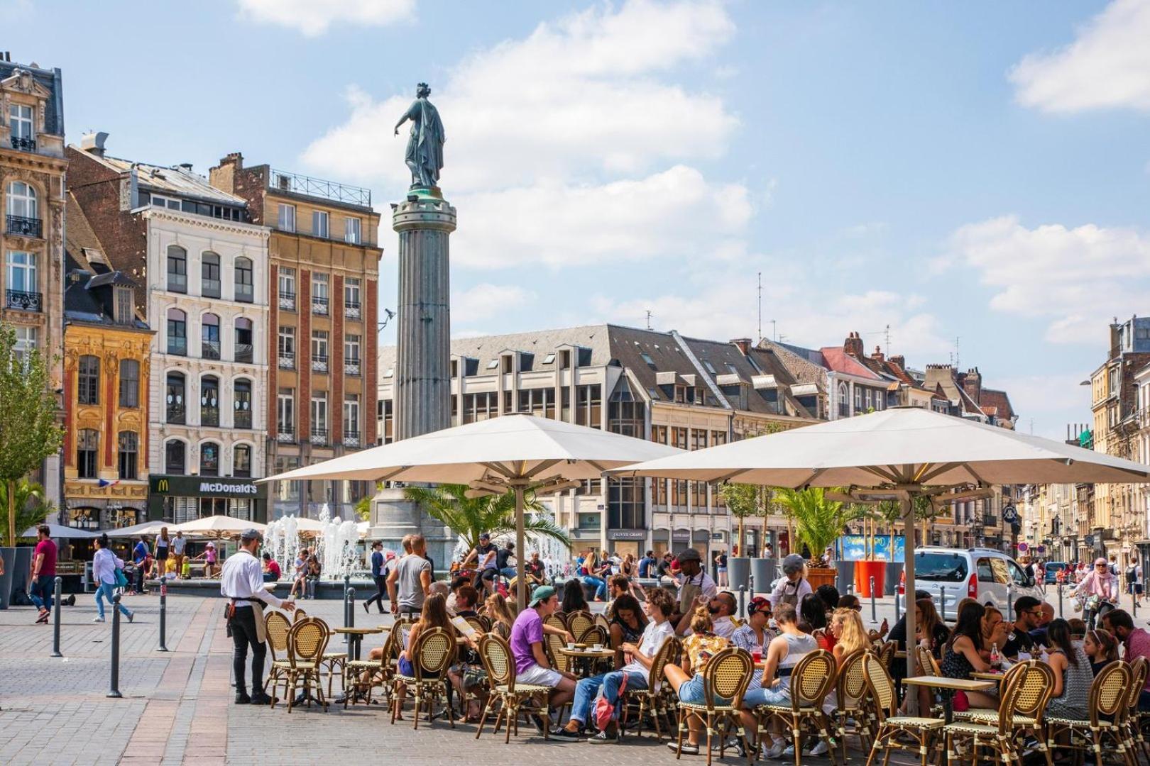 Grand Place And Equipped Studio! Apartment *